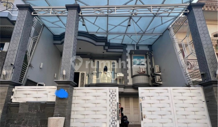 Disewakan Rumah Mewah Ada Pool Darmo Hill Full Furnish 3 Lantai Luas 160m 3 Kamar Dekat Pakuwon Mall 1