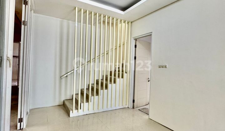 Disewakan Rumah Royal Residence Wiyung Semi Furnish 4 Kamar Lt173m Dekat Pakuwon Mall Surabaya Barat 2