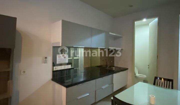 For Rent Modern Minimalist House, Bukit Mas Tourism, 3 Floors, 3 Bedrooms, Notredame Cluster, Area 137m², Near Pakuwon Mall, A Step Away to Citraland, West Surabaya.