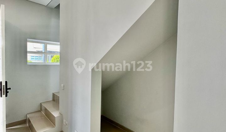 For Sale: New Fresh House, Bukit Mas Wisata, Paddington, 2.5 floors, 50m², 2 bedrooms, near Pakuwon Mall and a step away to Citraland.