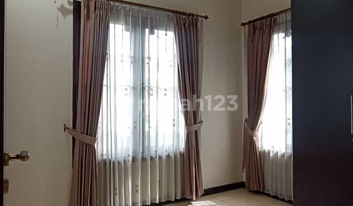 Disewakan Rumah Siap Huni Royal Park Citraland 2 Lantai 3 Kamar Lt 150M Dekat Pakuwon Mall Surabaya Barat 2
