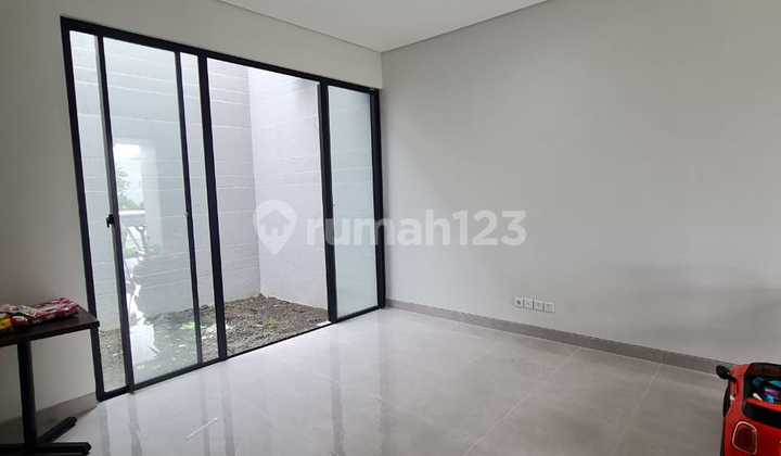For Rent Pelican Hill Citraland 2-Story House, Land Area 105M, 3 Bedrooms, Near Ciputra University West Surabaya 2
