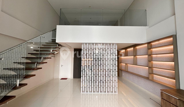 For Rent Super Luxurious 29th Floor Skyloft Apartment at Ciputra World 2, Close to Pakuwon Mall