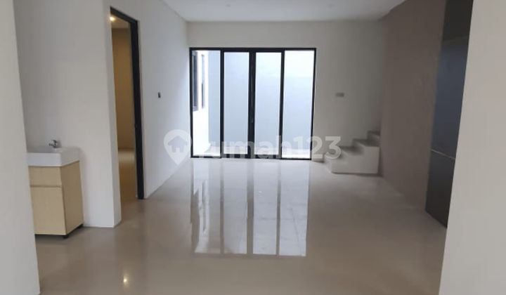 For Sale Fast New Minimalist House in Bukit Palma, North Citraland, Area 120m², 4 Floors, 4 Bedrooms, Near Ciputra University and Pakuwon Mall. 2