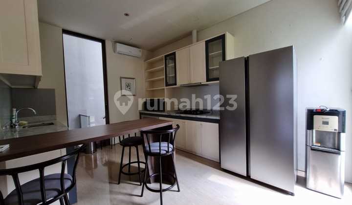 Disewakan Rumah Graha Family Blok U Mewah Full Furnish + Pool Luas 343m 2 Lantai 5 Kamar Dekat Pakuwon Mall Dan Selangkah Ke Citraland Surabaya Barat 2