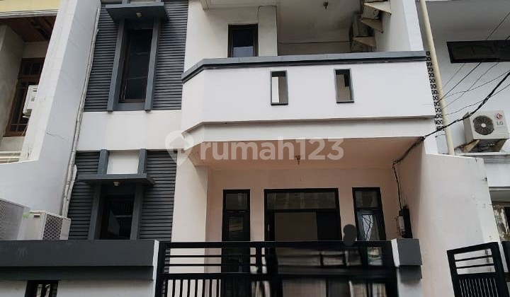 Dijual Cepat Rumah Kost 3,5 Lantai di Taman Apel Tanjung Duren, Jakarta Barat - Lvaefa