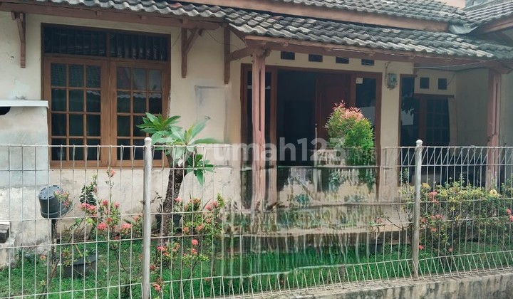 Dijual Rumah Siap Huni Ada Gudang di Kompleks Pinang Griya Permai Ciledug - Tangerang Dijual Rumah Siap Huni Ada Gudang di Kompleks Pinang Griya Permai Ciledug - Tangerang