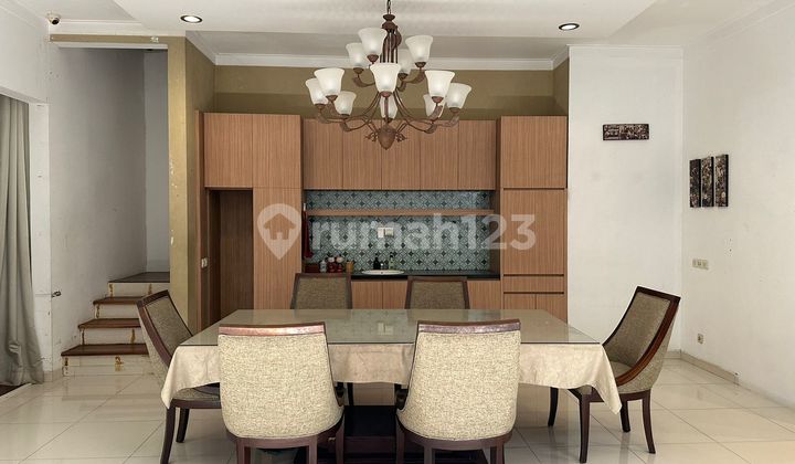 For sale: 2-story semi-furnished hook house, renovated, in Sutera Kirana, Alam Sutera - Synefa. 2