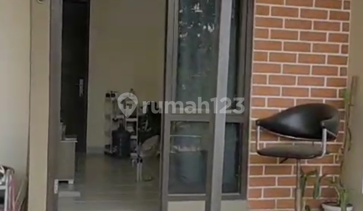 Over Kredit Rumah Siap Huni Depan Taman 2