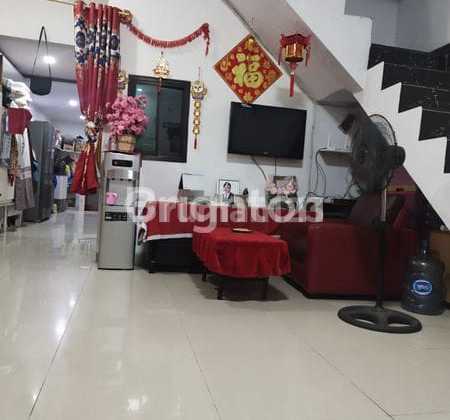 2.5-Story House With 7 Bedrooms in Cengkareng 2