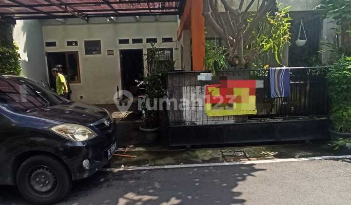 Nice House with Ownership Certificate in Gelong Baru Tomang Complex 2