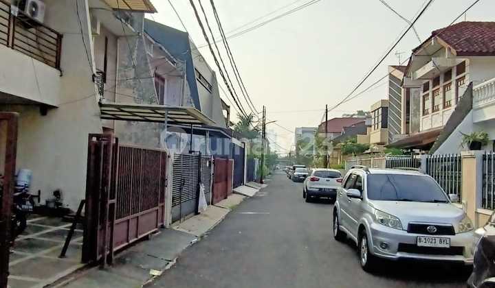 2.5-Story House in Duri Kepa Area, Kebun Jeruk.