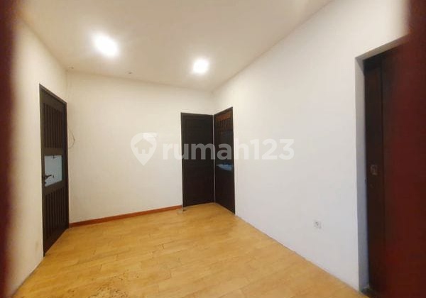 Good House with SHM in Tomang Mandala 2