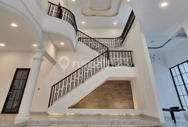 Rumah Tomang Baru Siap Huni Bebas Banjir Garasi Besar Rooftop 2