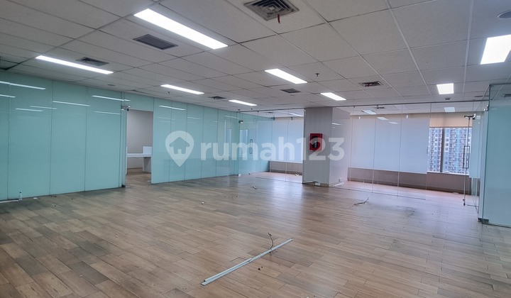 Office Kuningan The East Rapih Siap Pakai