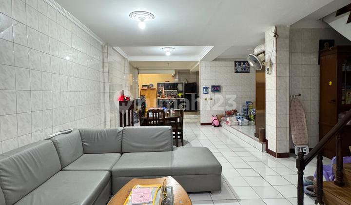 Old House for Sale in Muara Karang Cheap, Road Row for 3 Cars Old House for Sale in Muara Karang Cheap, Road Row for 3 Cars