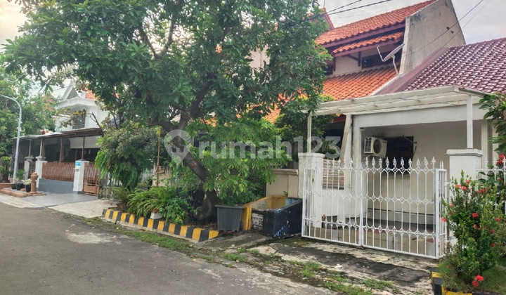House in Rungkut Asri Clean and Comfortable