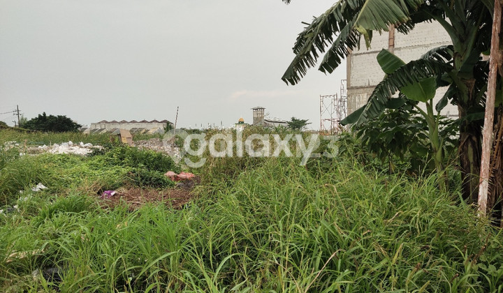 Strategic Location to Build Shophouses or Start Any Business, Very Spacious Land