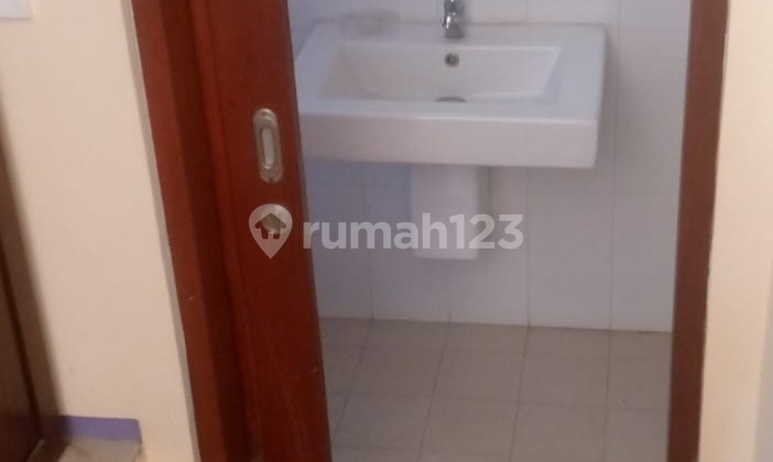 kamar mandi rumah klasik full furnished rancamaya