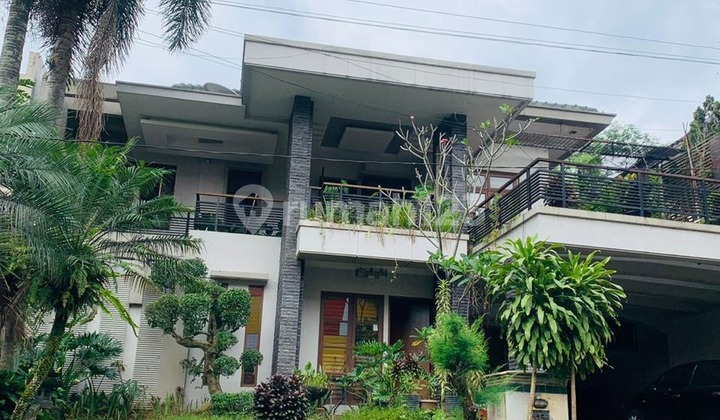 Spacious Luxury House Fully Furnished in Strategic Sentul Best Price