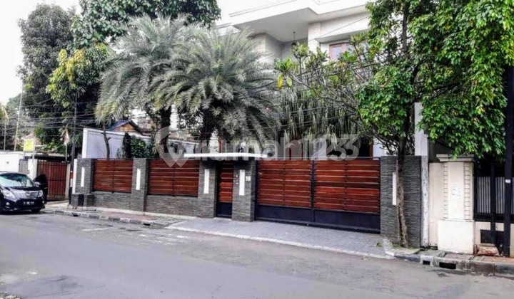 Strategic Luxury House in Menteng, Central Jakarta, Best Price with SHM 1