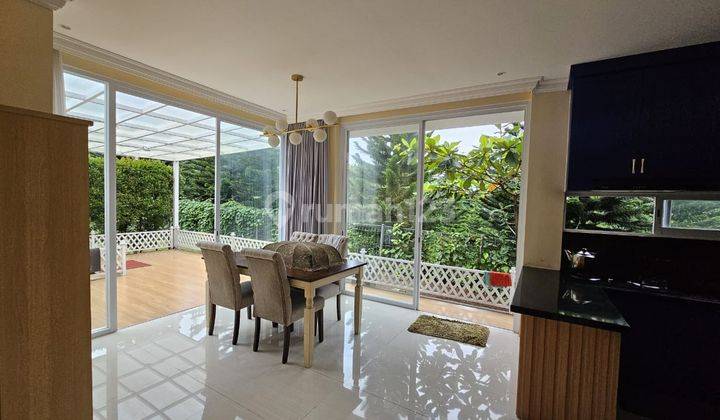 ruang makan rumah cantik rancamaya golf estate