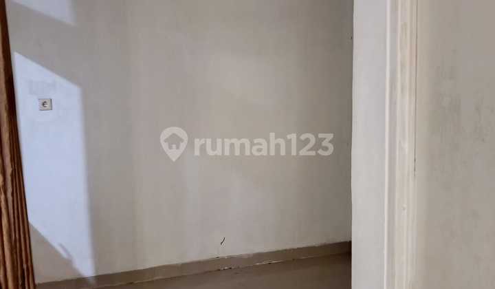 For Sale, Ready-to-Live-in House in Vila Nusa Indah 5 2