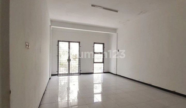 Sawojajar Malang Shop House, Busy Area, Spacious Parking 2