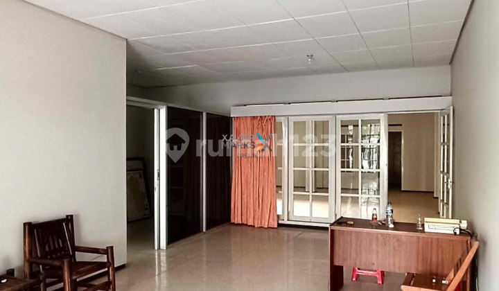 Classic 2-Story Luxury House in Langsep Klojen Malang 2