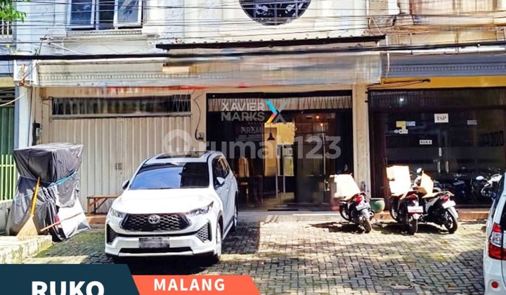 Shop House in the Crowded Main Road Area of Sawojajar, Malang