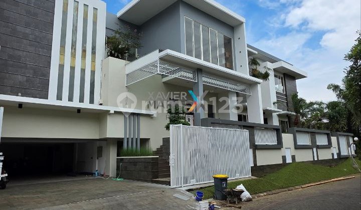 Rumah Mewah Hook Full Renovasi di Permata Jingga Malang
