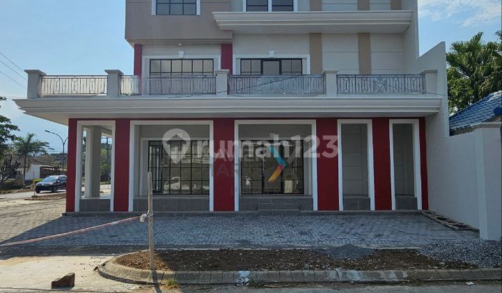 Exclusive Shophouse on the Main Road at Puncak Tidar Malang