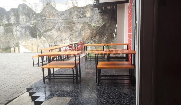 Easy Access Business House on Raya Tidar Malang Easy Access Business House on Raya Tidar Malang