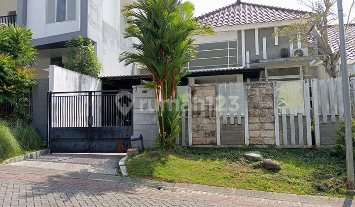Rumah Modern Minimalis di Villa Puncak Tidar Malang