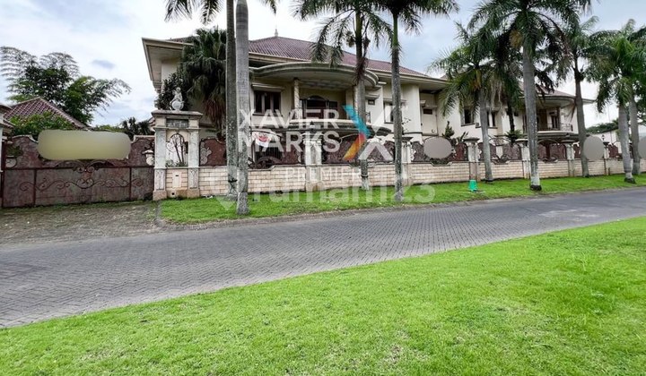 Rumah Mewah Klasik di Boulevard Araya Golf Malang 1