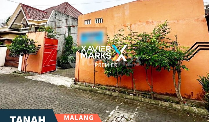 Bonus Land Near City Center in Malang Sulfat with Building