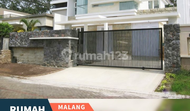 Rumah Mewah Termurah Jalan Kembar di Araya Golf Malang Rumah Mewah Termurah Jalan Kembar di Araya Golf Malang