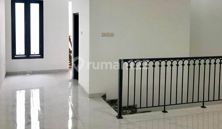 Dijual Rumah Baru Exclusive gaya Classic Modern di Cawang. 2