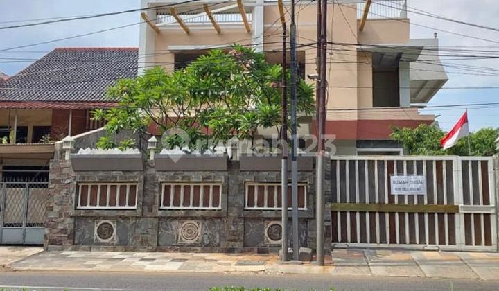Dijual Murah Rumah Hoek 3 Lantai di Malaka Country Estate Pondok Kopi Dijual Murah Rumah Hoek 3 Lantai di Malaka Country Estate Pondok Kopi