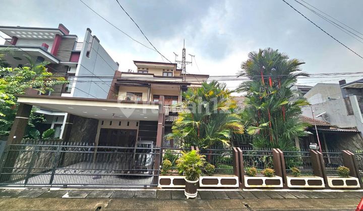 Dijual Rumah Asri Siap Huni Dengan Kolam Ikan Di Pondok Kelapa