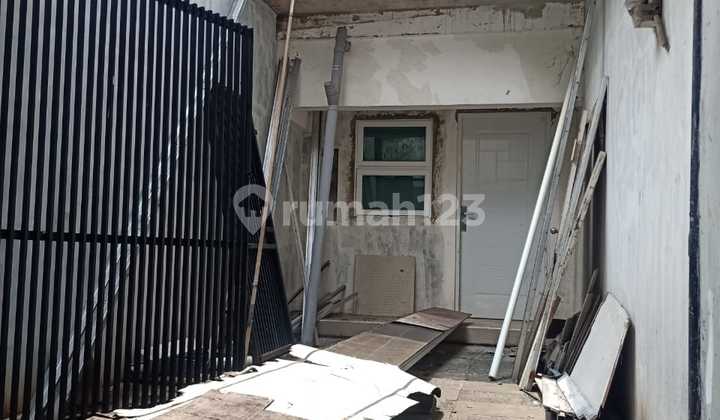 For Rent: House with Roadside Location Suitable for Business in Pulogebang Permai, East Jakarta. 2