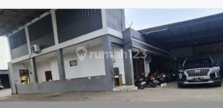 Dijual. Gudang Komersial di Jalan Raya Pulogebang Kecamatan Cakung Jakarta Timur.