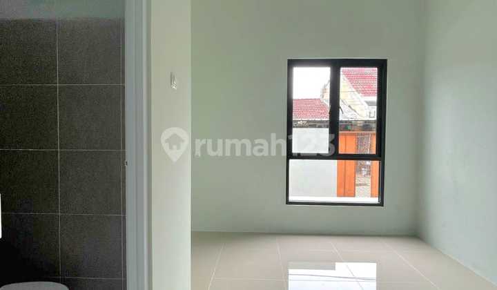 Dijual Cepat Rumah di Bulevar Hijau Cluster Terdepan di Kota Harapan Indah Bekasi 2