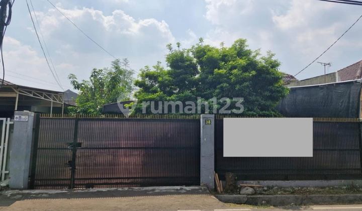 Dijual Rumah Luas Multifungsi di Pokdok Bambu Dekat Jalan Raya