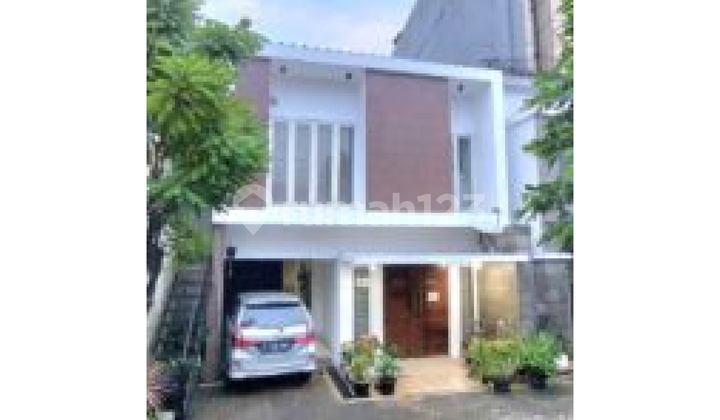 For Sale Large House Suitable for Family & Office in Kebayoran Baru