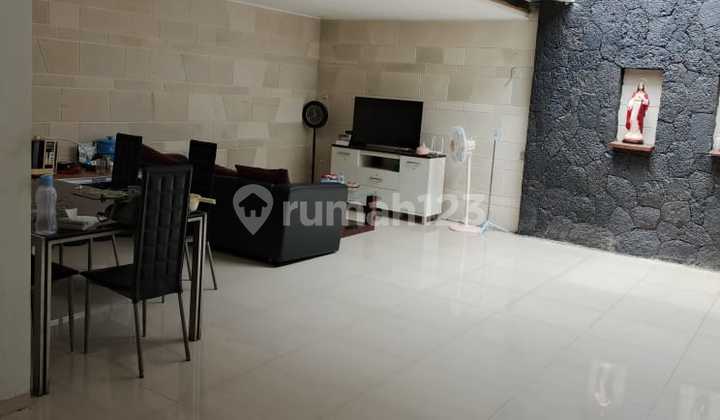 Strategic Location House, Cimahi City Center Square