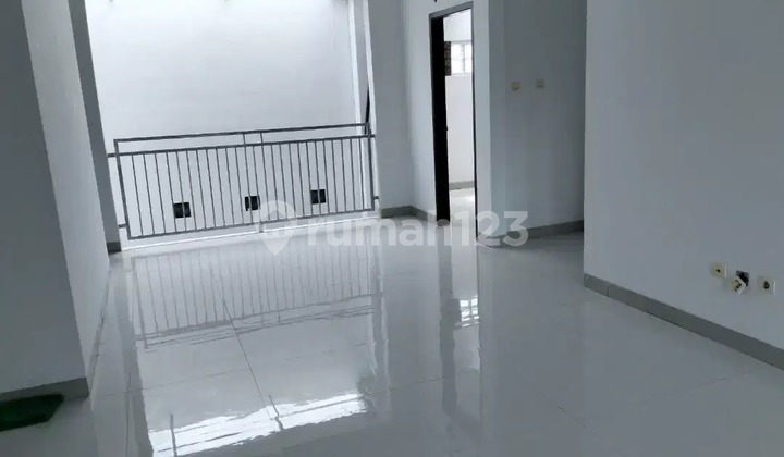 Nyaman & Strategis! Dijual Rumah 2 Lantai Minimalis Sangkuriang