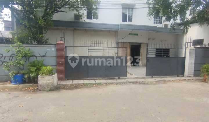 Gudang + Kantor bonus Mess Karyawan bebas Banjir di Sunter