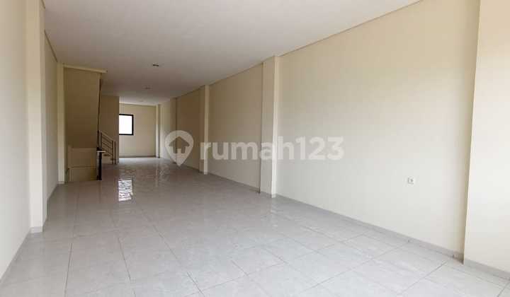 Disewa Ruko Bagus di Kemanggisan Raya, Lb. 200M2, 3 Lantai, Unfurnish, Jakarta Barat