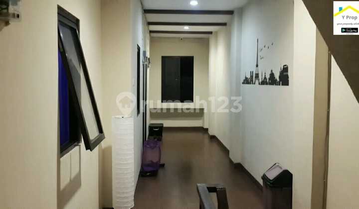 Dijual Rumah Kost Baru Tanjung Duren, Furnished 9Kt, 3 Lantai, Semua Km Dalam, Akses Jalan 1 Mobil, Jakarta Barat 2
